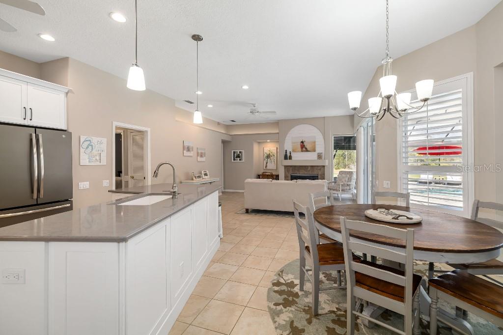 7185 N SERENOA DR photo 2