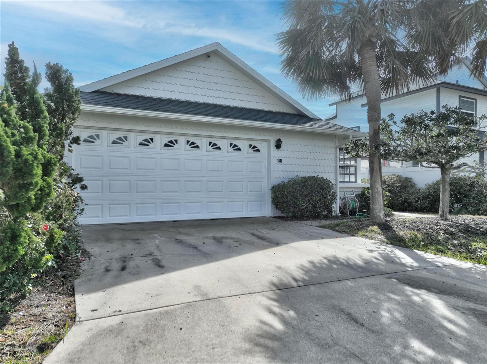 38 MEDFORD DR photo 3