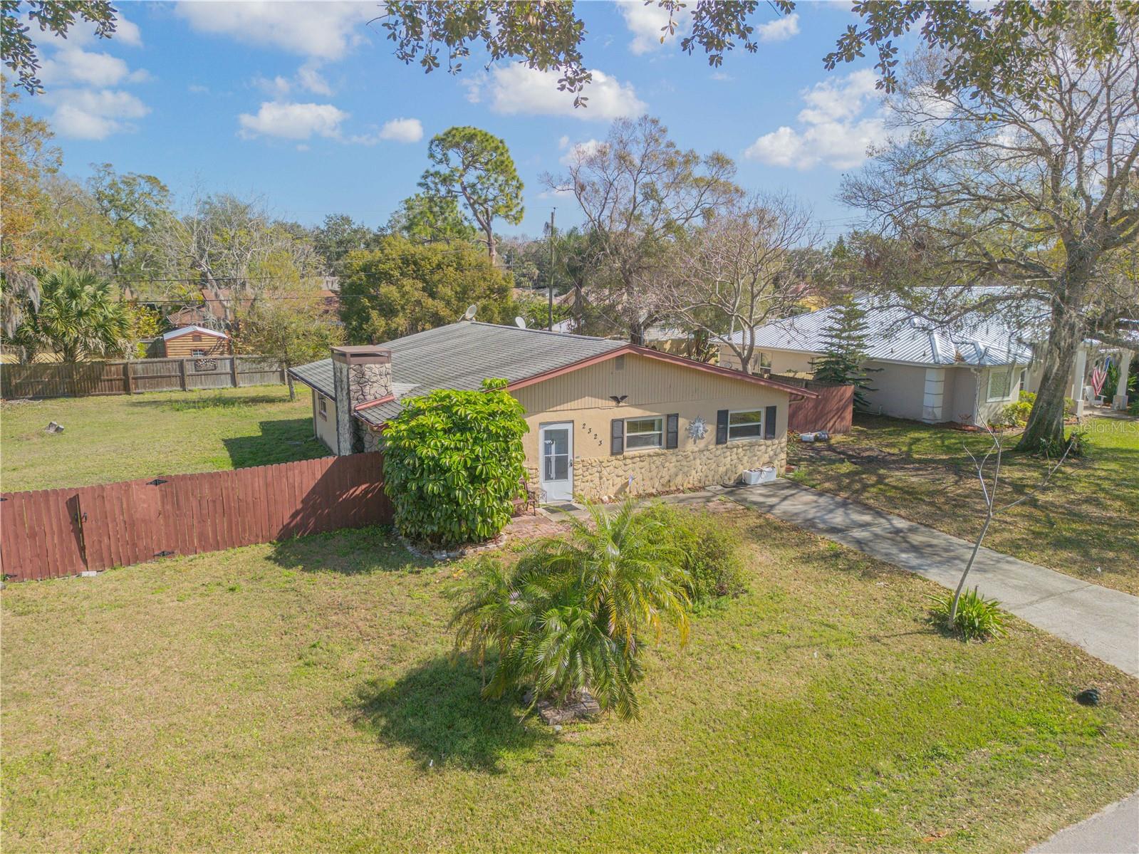 2323 QUEEN PALM DR photo 2