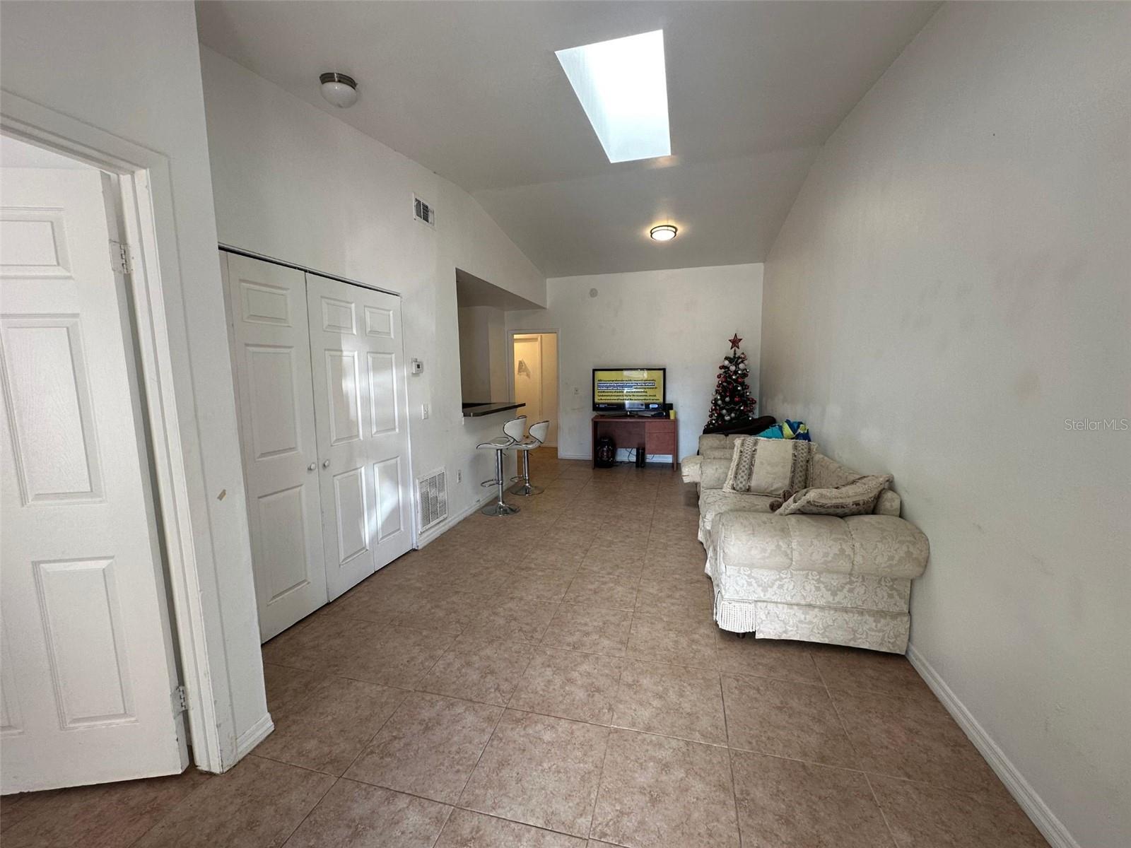 1324 EAGLE LN photo 2