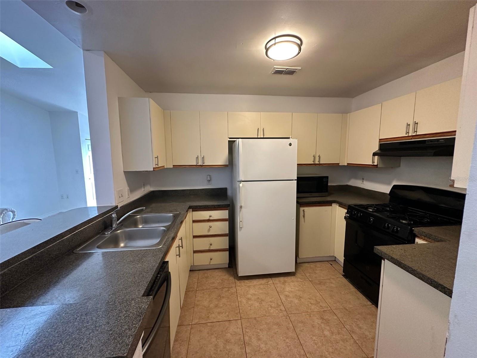 1324 EAGLE LN photo 3