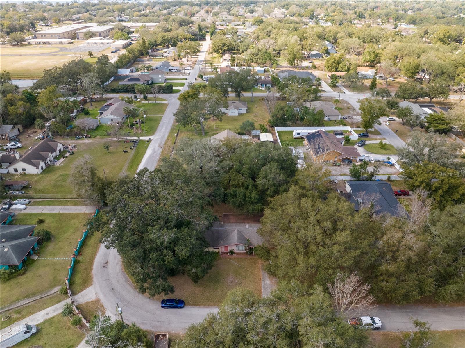 1221 FOREST CIR photo 3