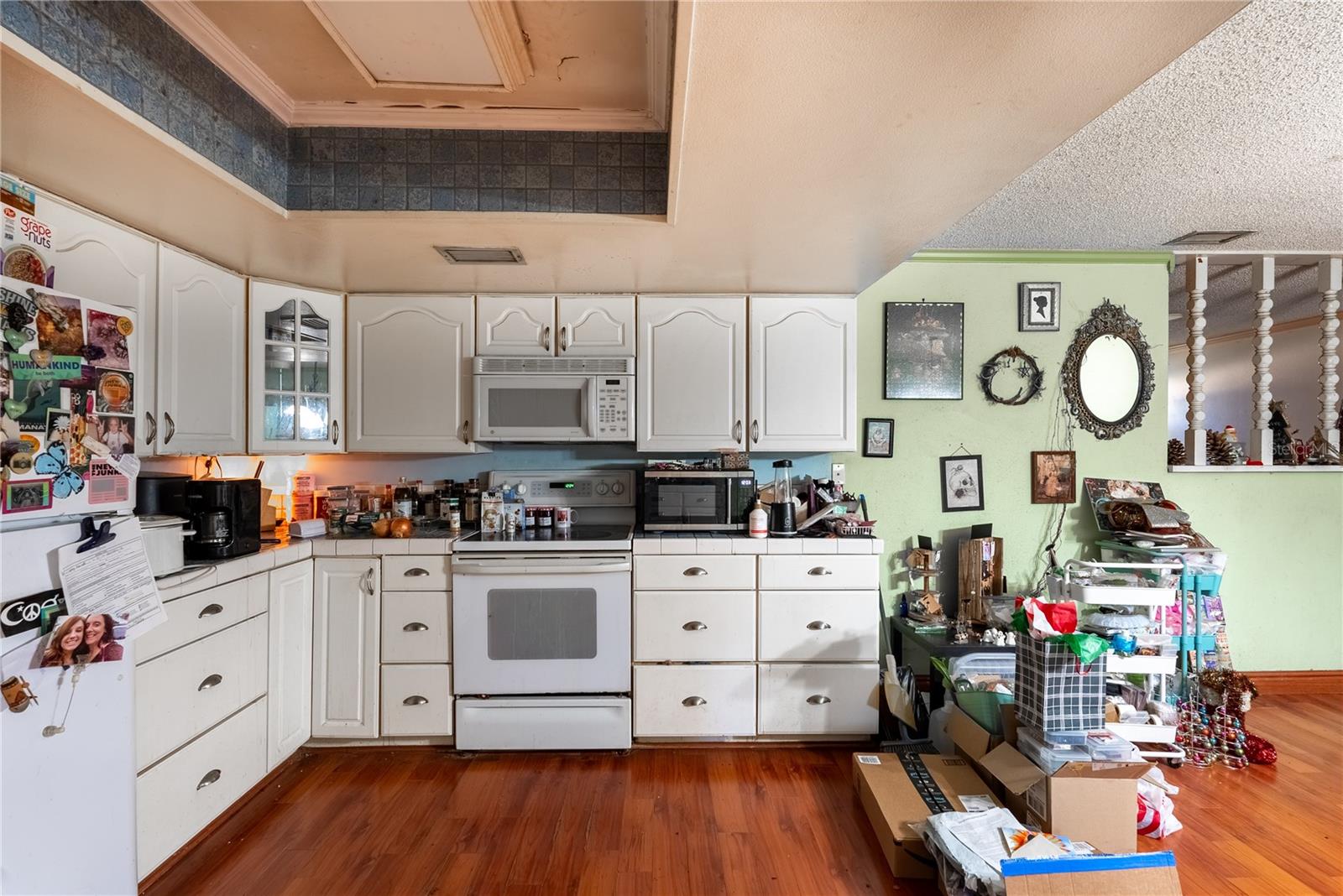 1221 FOREST CIR photo 4