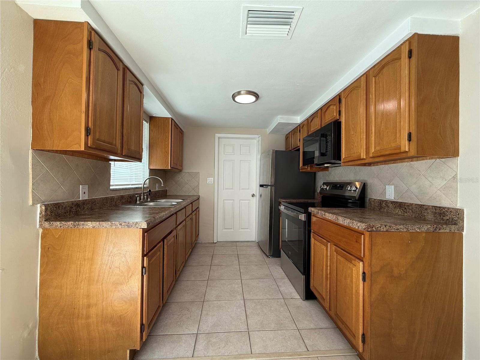 7138 ASHWOOD DR photo 5