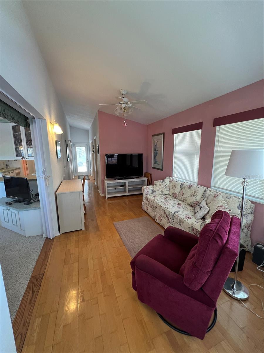 5203 SE 64TH AVE photo 4
