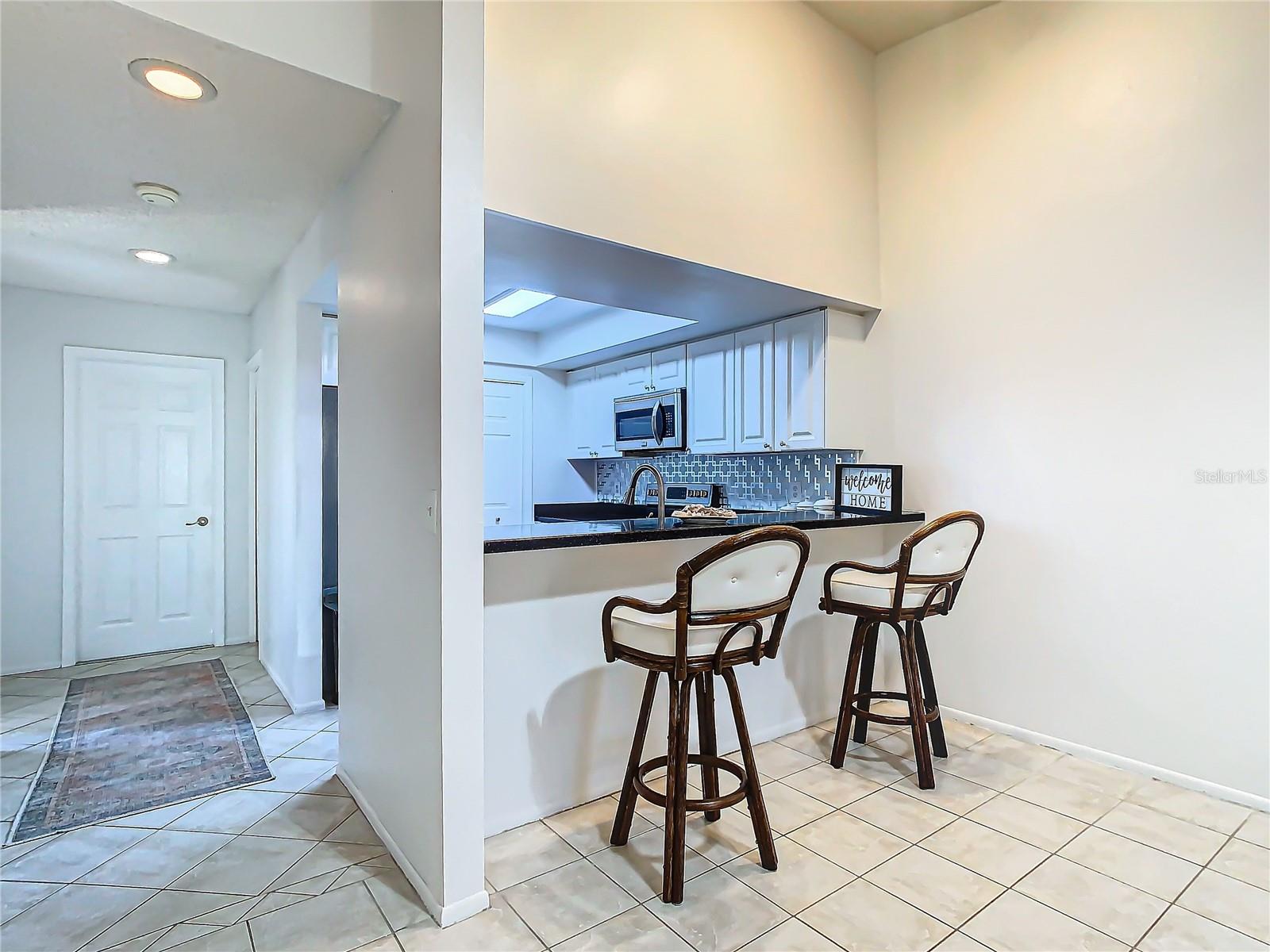 2606 OAK CIR photo 2
