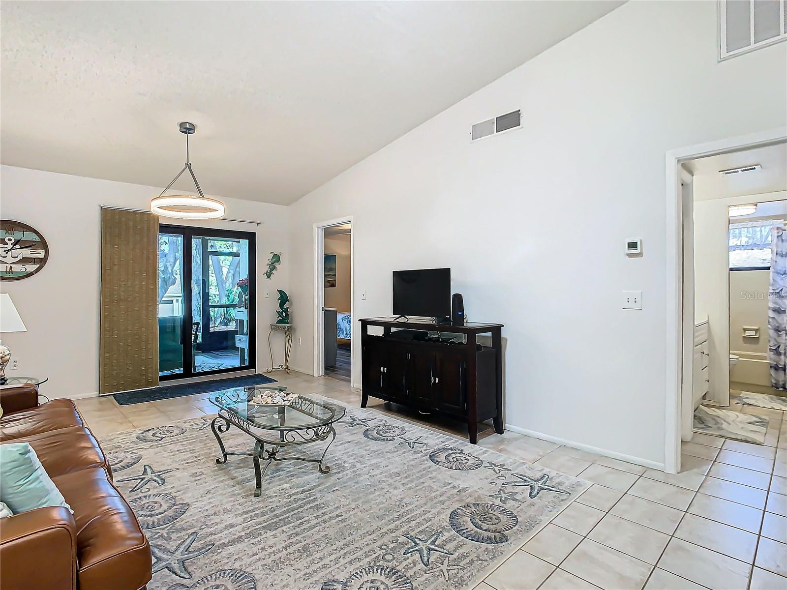 2606 OAK CIR photo 5