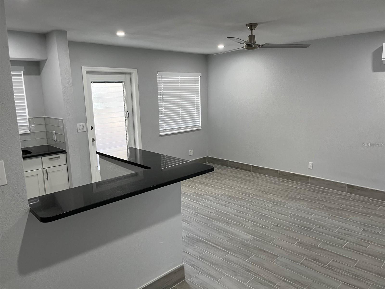 1605 PASS A GRILLE WAY #4 photo 3