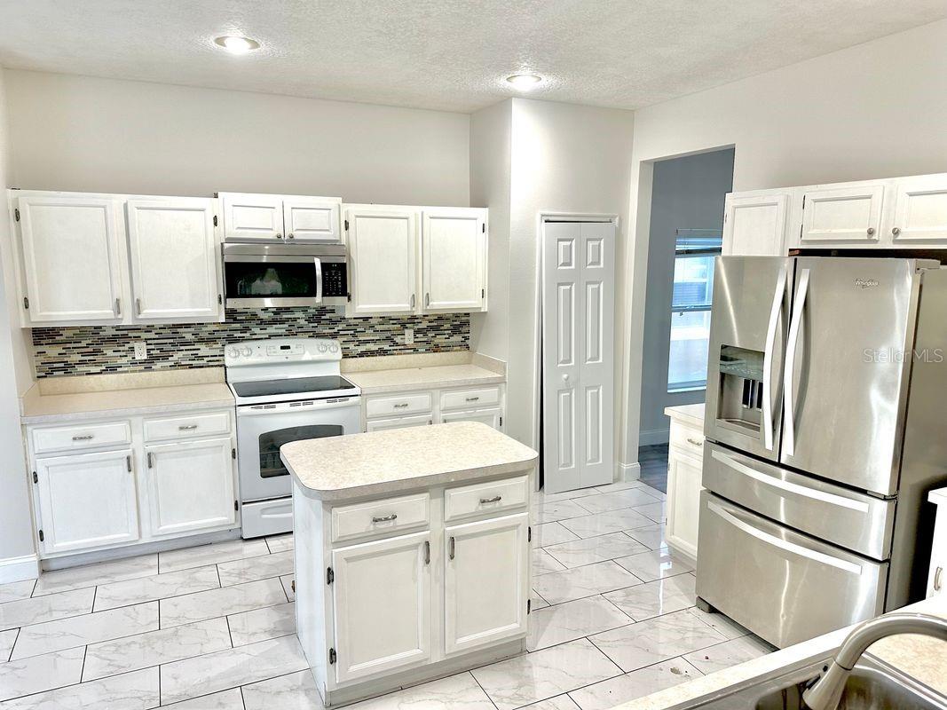 461 LAKEPARK TRL photo 3
