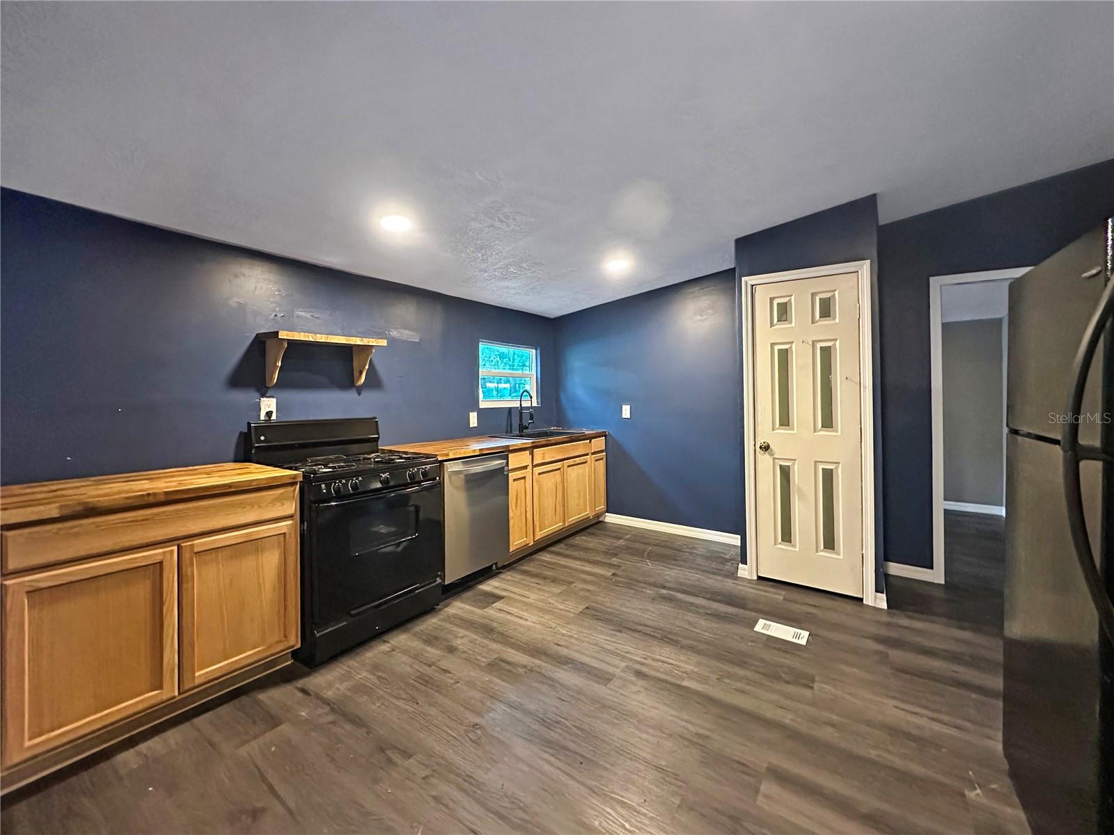 3860 NE 60TH CT photo 4