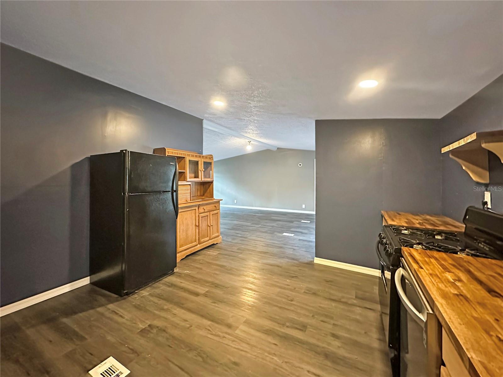 3860 NE 60TH CT photo 5