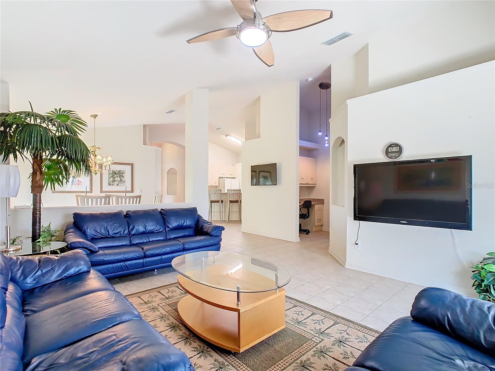 2917 WHITE CEDAR CIR photo 4
