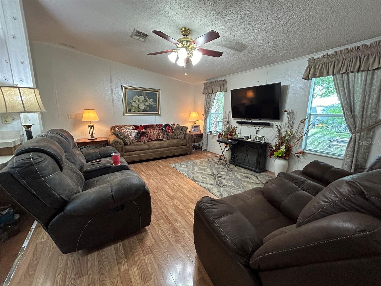 98 ROSALIE OAKS BLVD photo 2