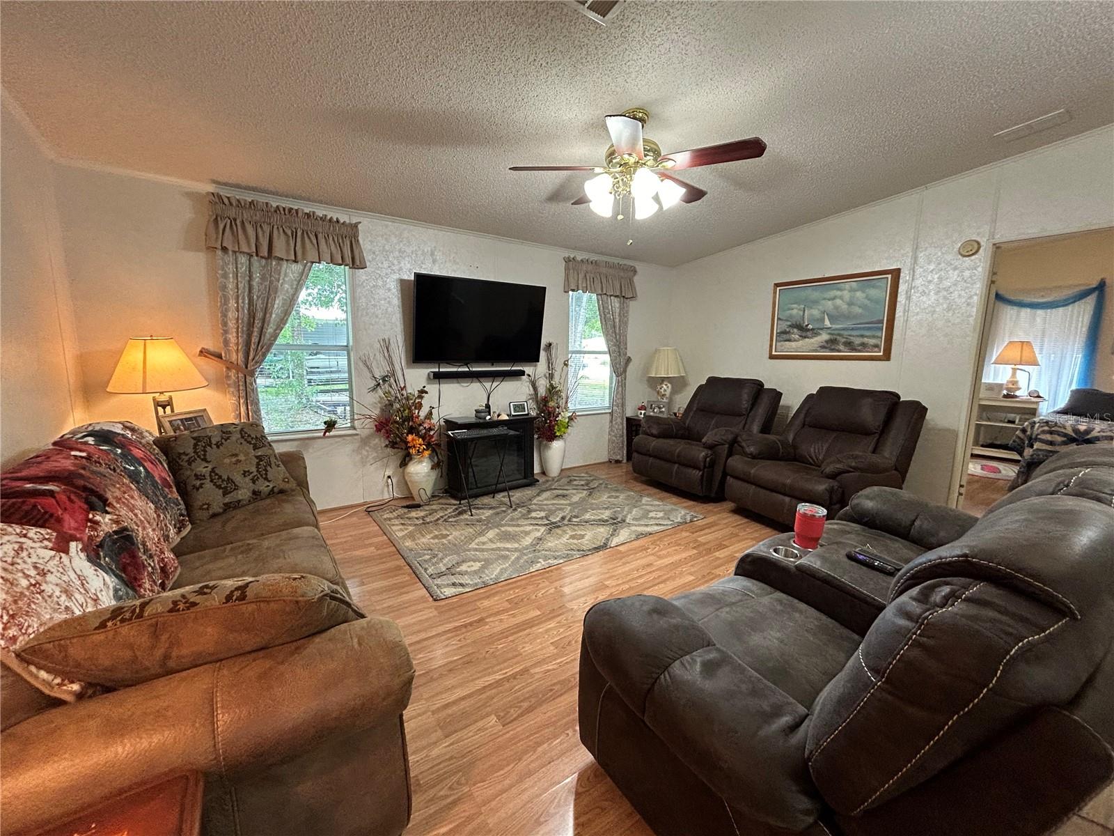 98 ROSALIE OAKS BLVD photo 3
