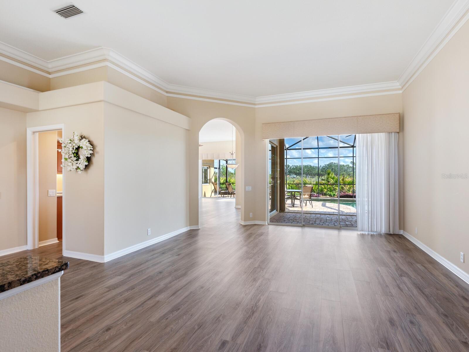 1241 RESERVE DR photo 2