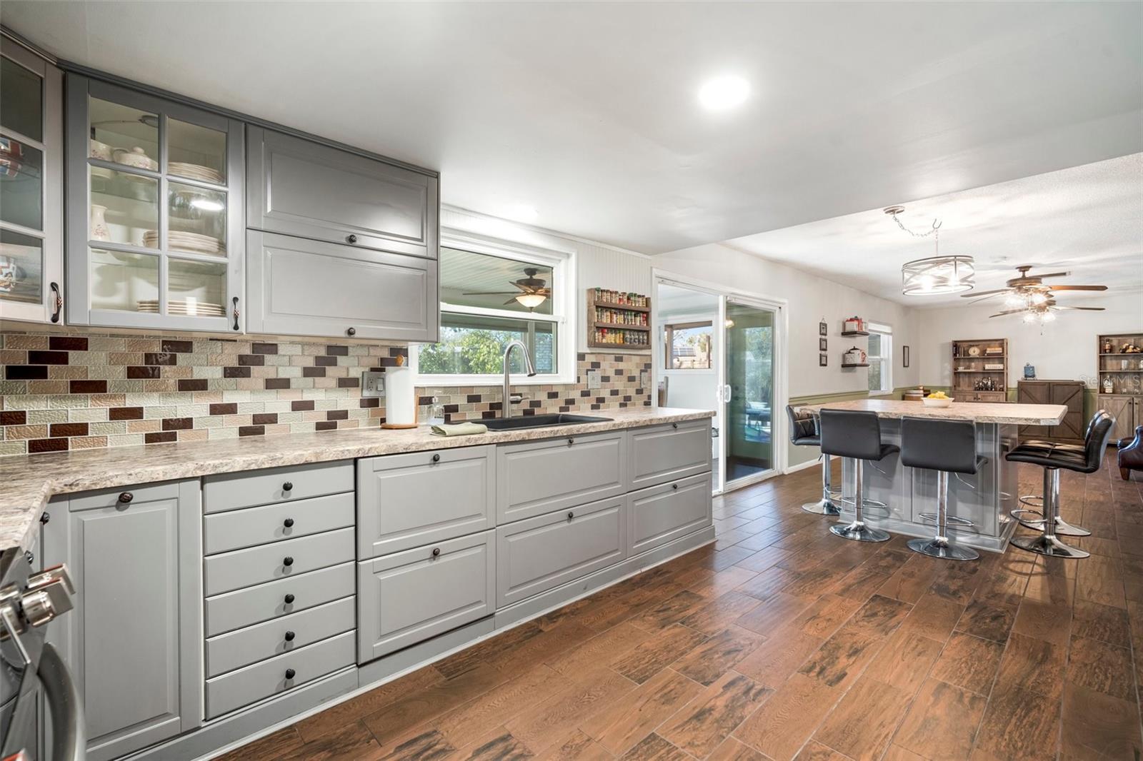 1904 PEPPERWOOD PL photo 3