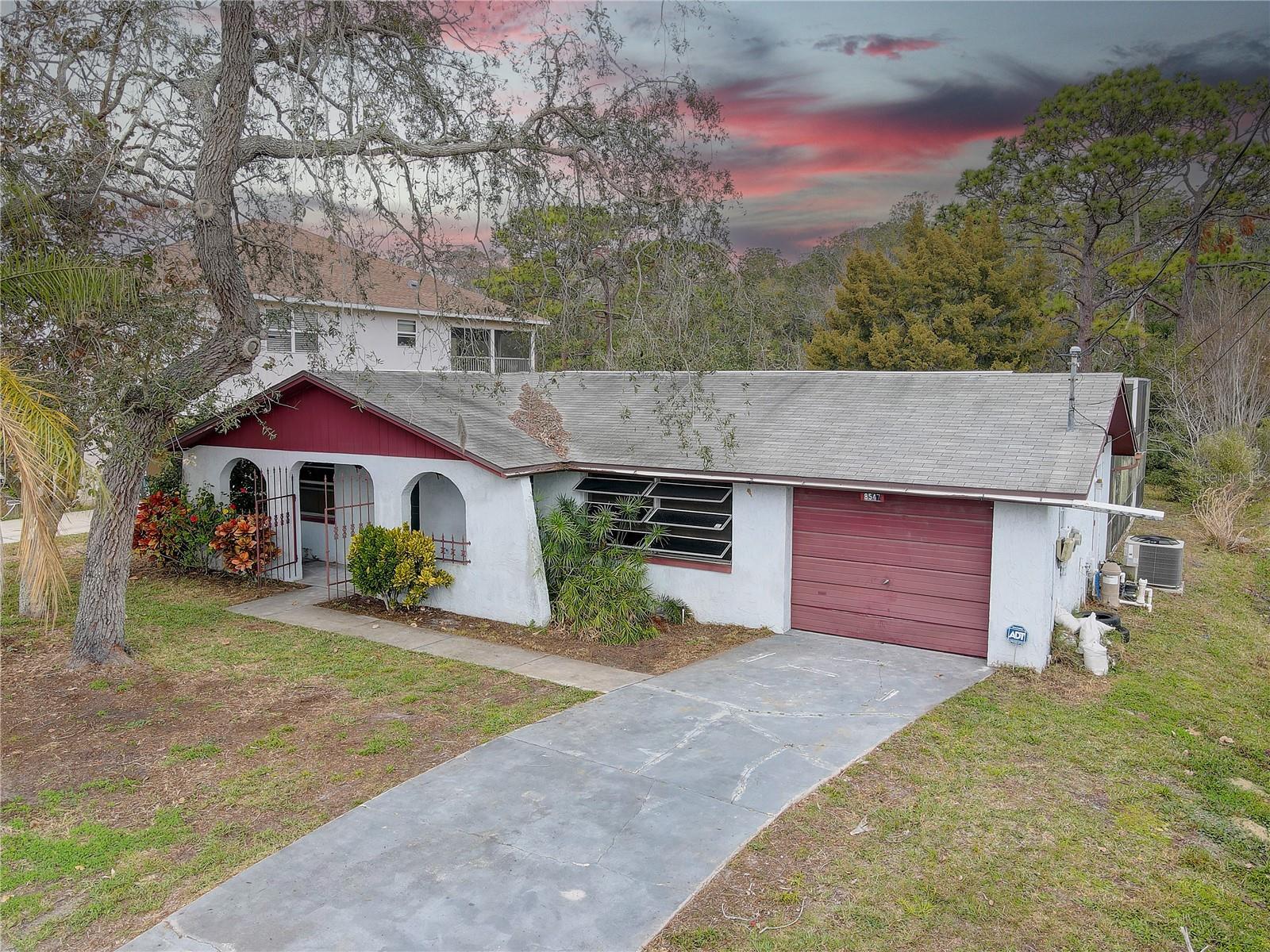 8547 HORIZON LN photo 3
