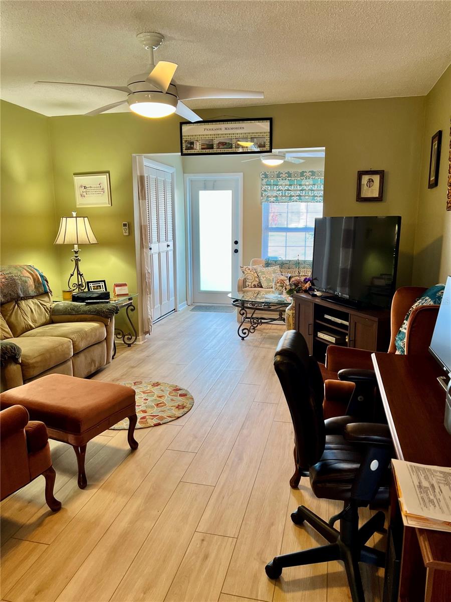 1656 S LAKE AVE #3 photo 2