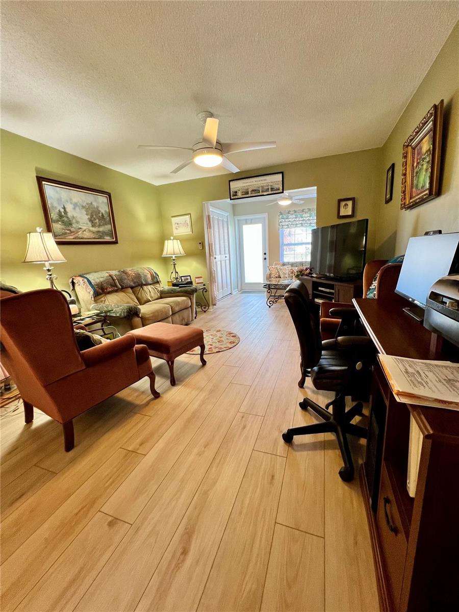 1656 S LAKE AVE #3 photo 3