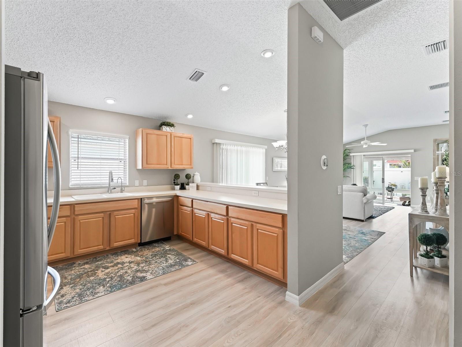 1558 SUMMERCHASE LOOP photo 4