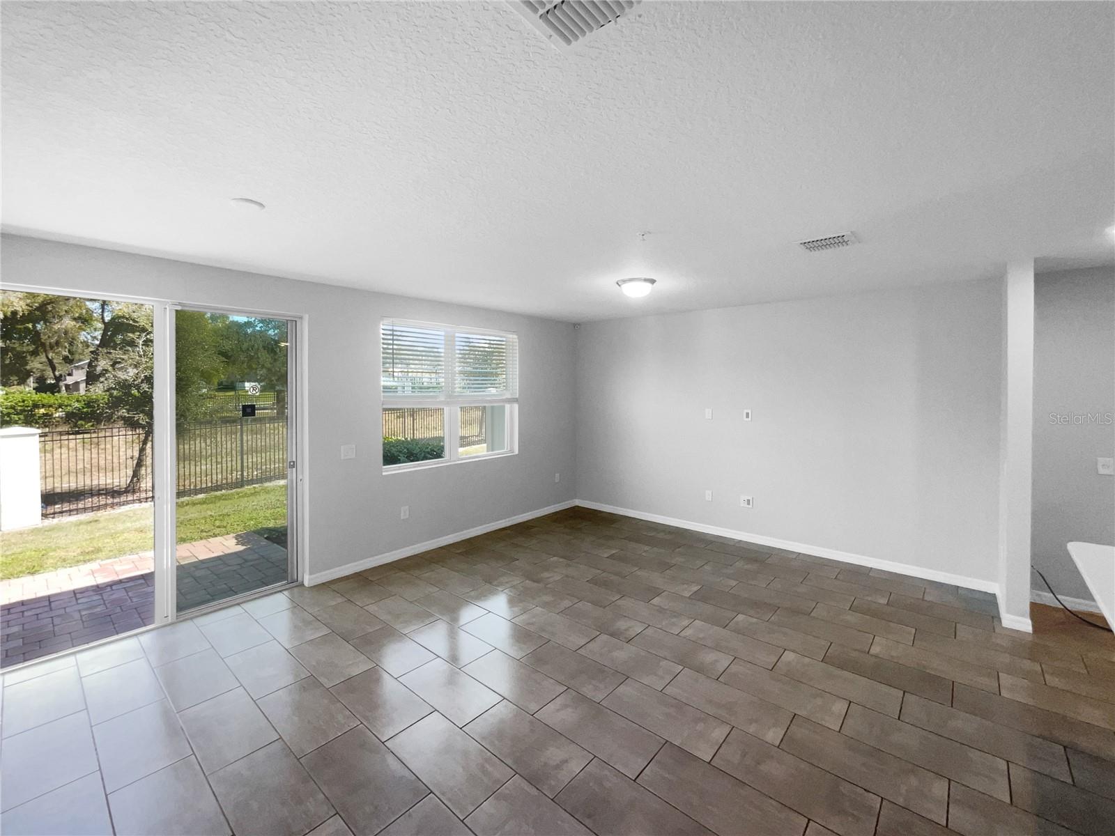 2033 MILKWEED ST photo 3