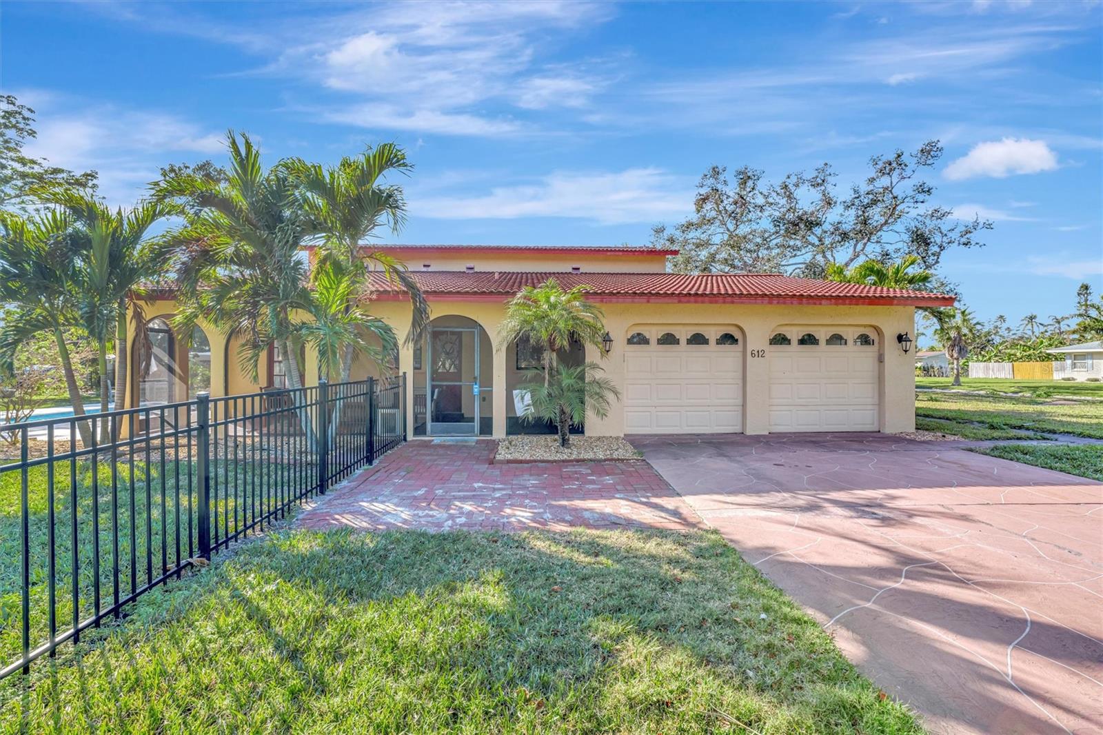 612 MONTEZUMA DR photo 3