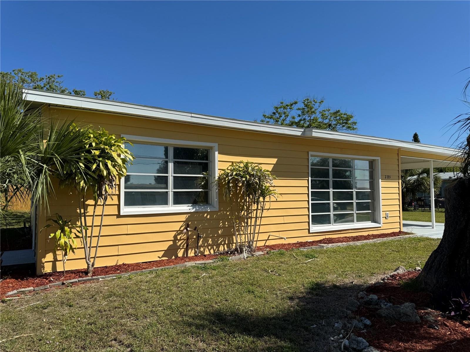 21938 CATHERINE AVE photo 2