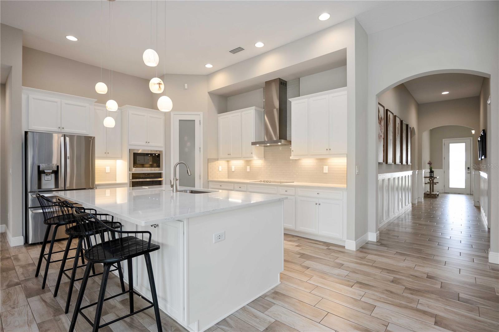 8933 ISABELLA CIR photo 4