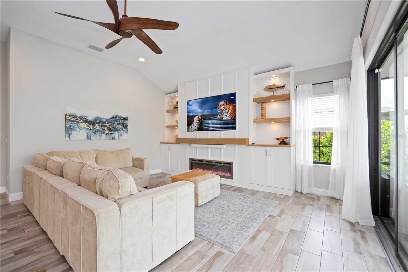 8933 ISABELLA CIR photo 5