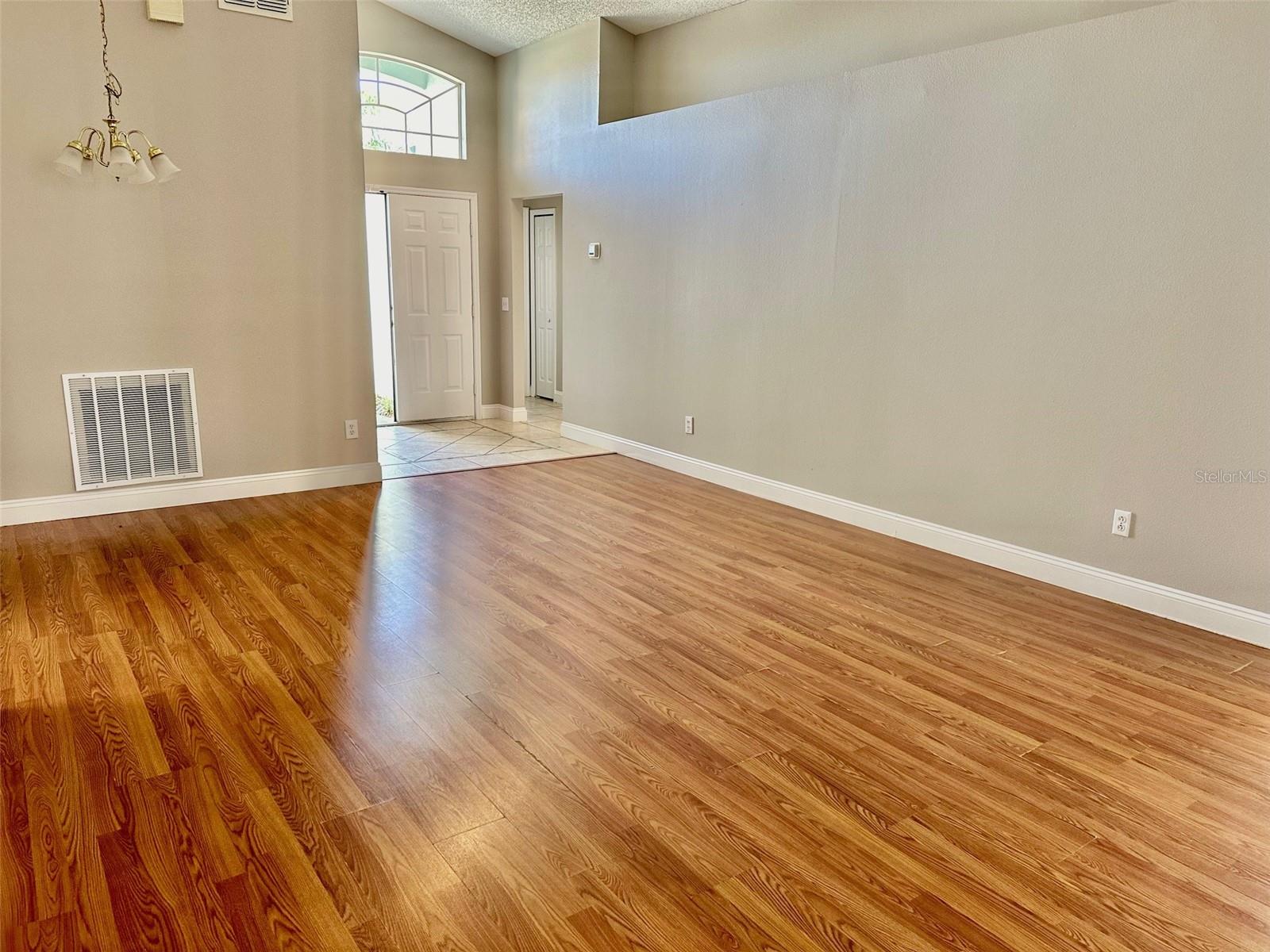 415 CHESHIRE WAY photo 2