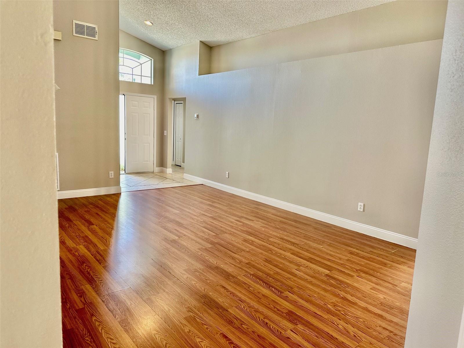 415 CHESHIRE WAY photo 3