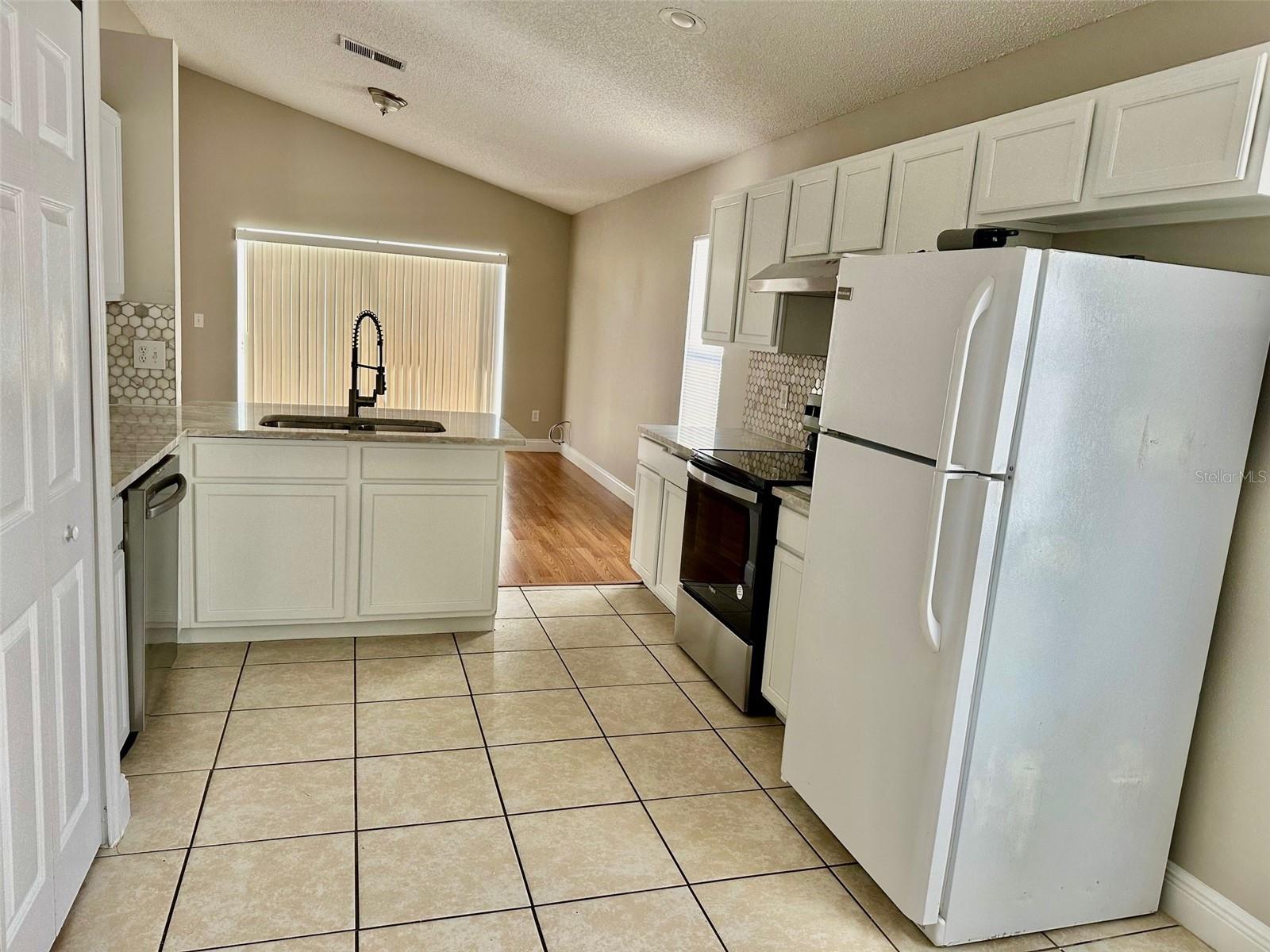 415 CHESHIRE WAY photo 5