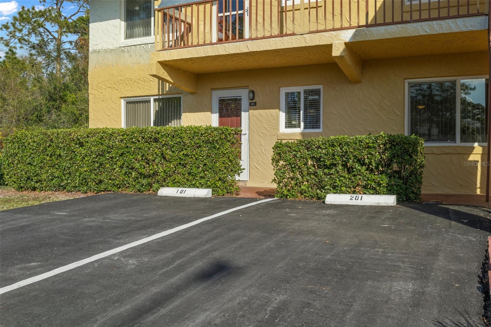 400 EL CAMINO DR #101 photo 2