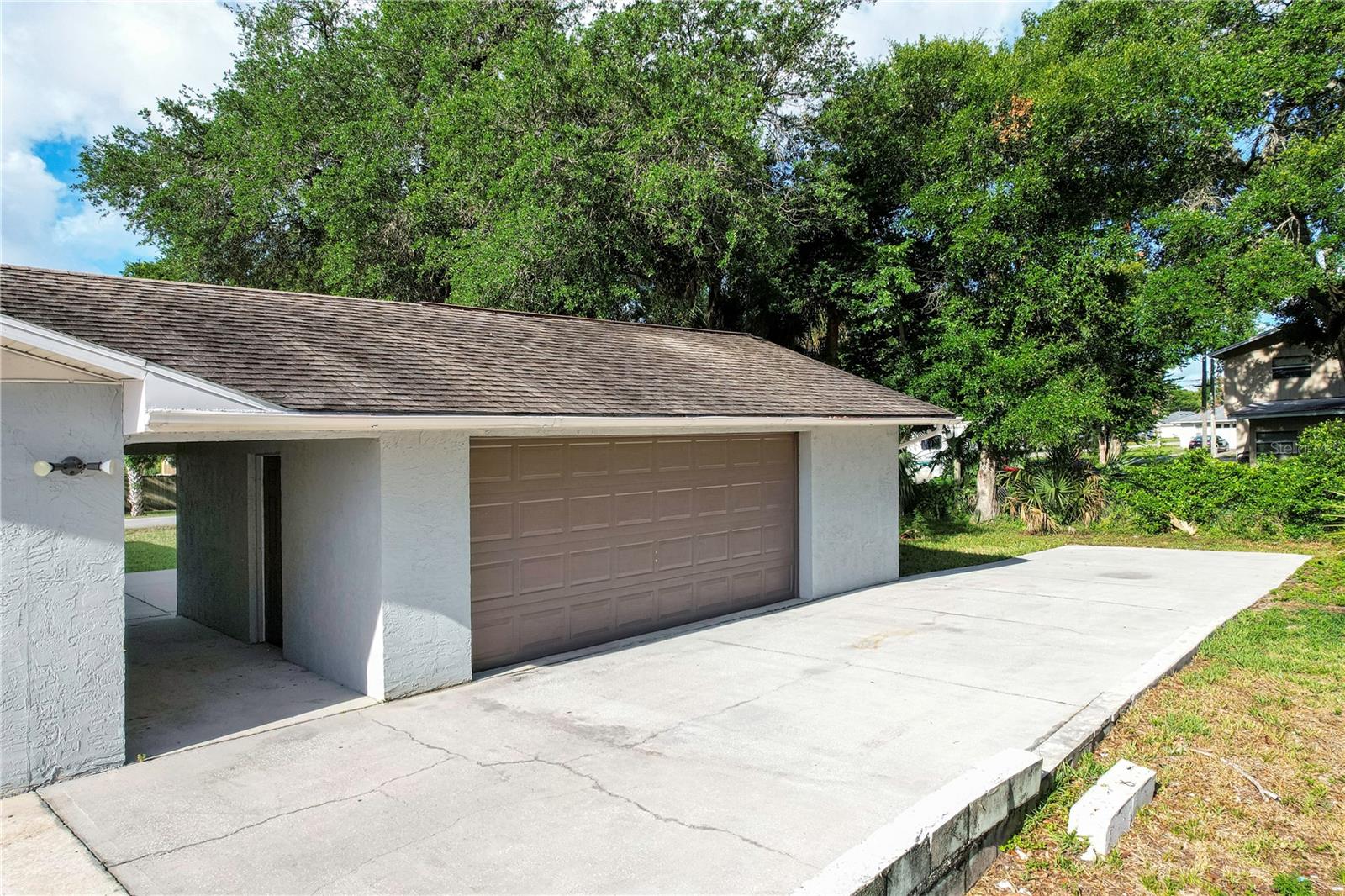 902 OLEANDER ST photo 4