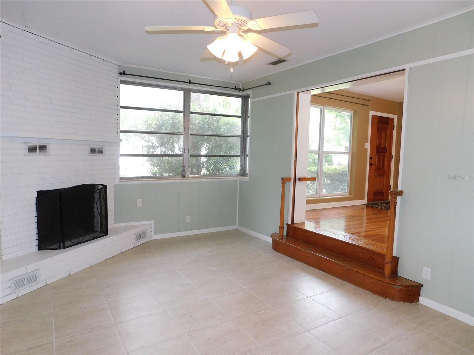 118 NW 35TH TER photo 3