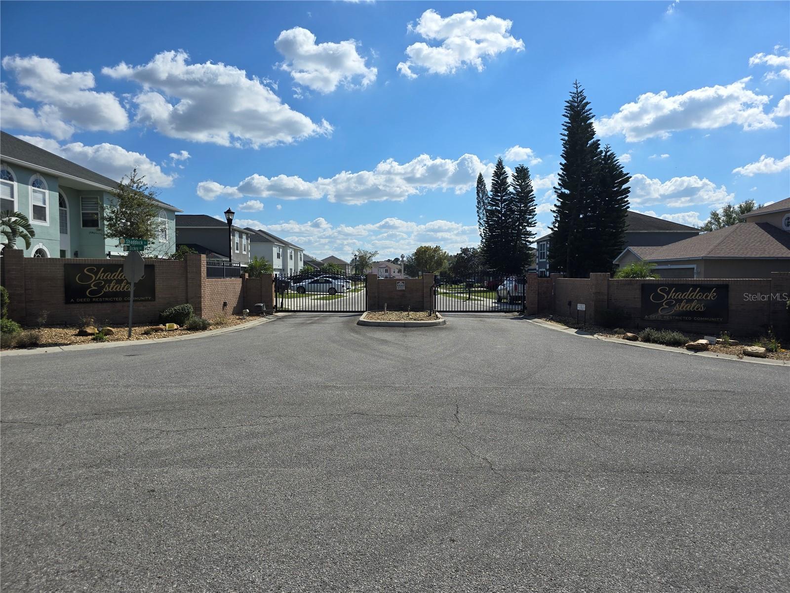 105 SHADDOCK DR photo 3