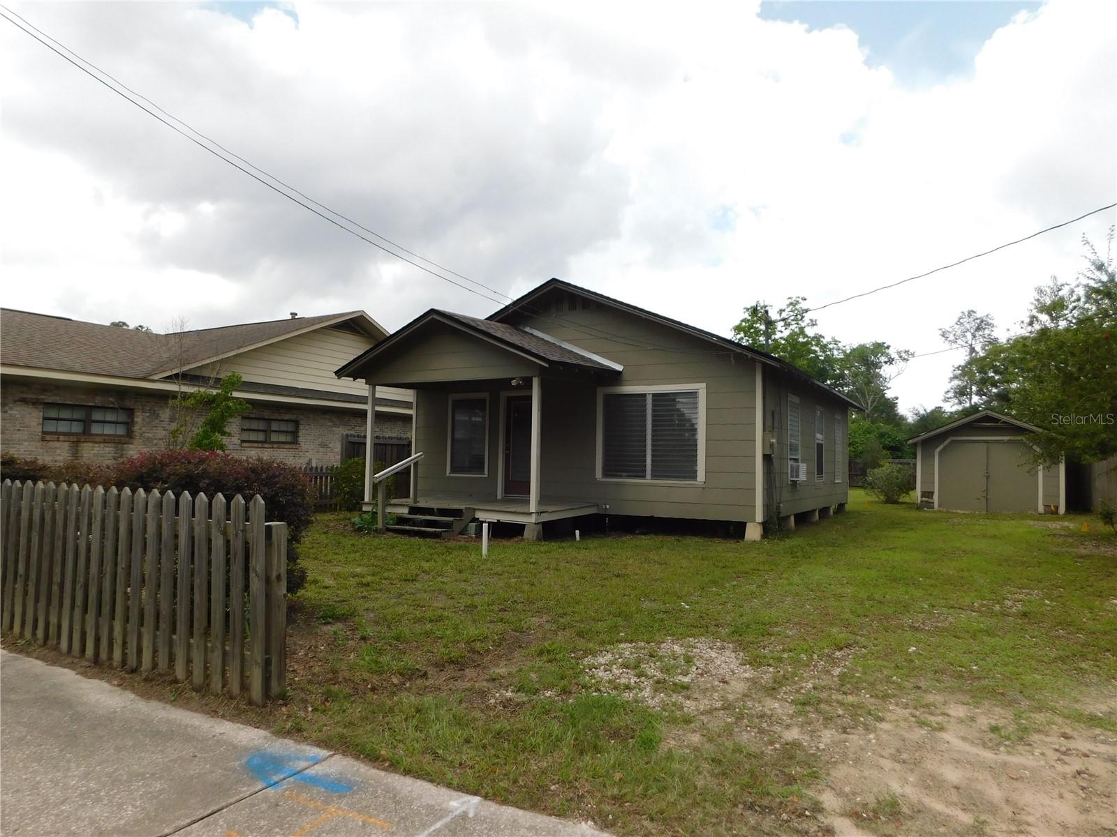2609 NW 6TH ST photo 2