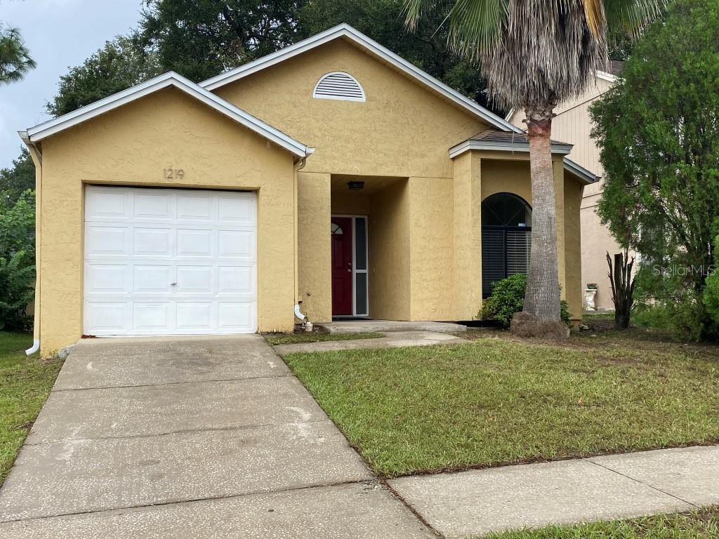 1219 PIN OAK DR photo 3