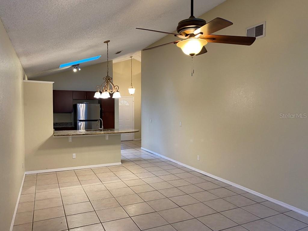 1219 PIN OAK DR photo 5