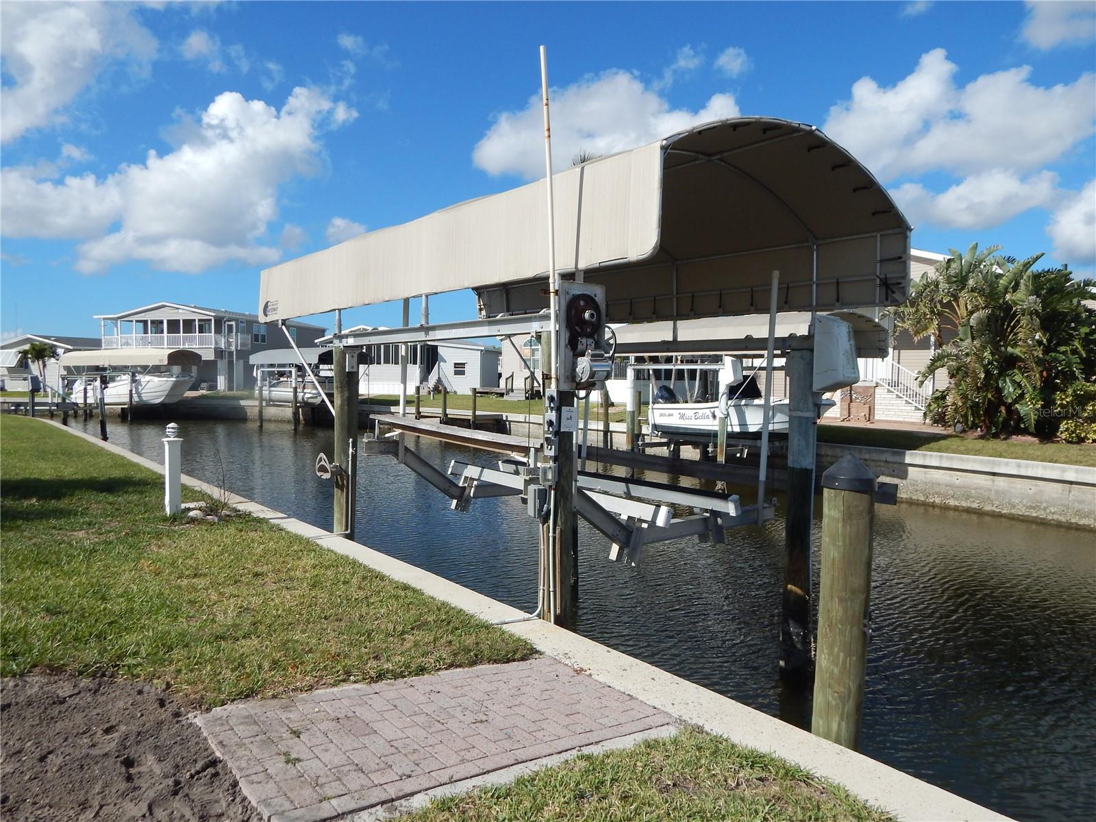 22 ROTTERDAM DR photo 2