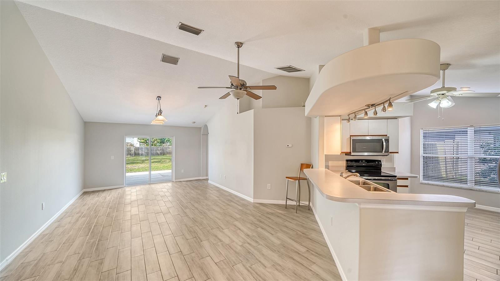 6109 64TH DR E photo 3