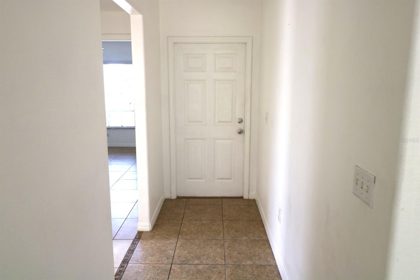 3909 ROLLINGSFORD CIR photo 2