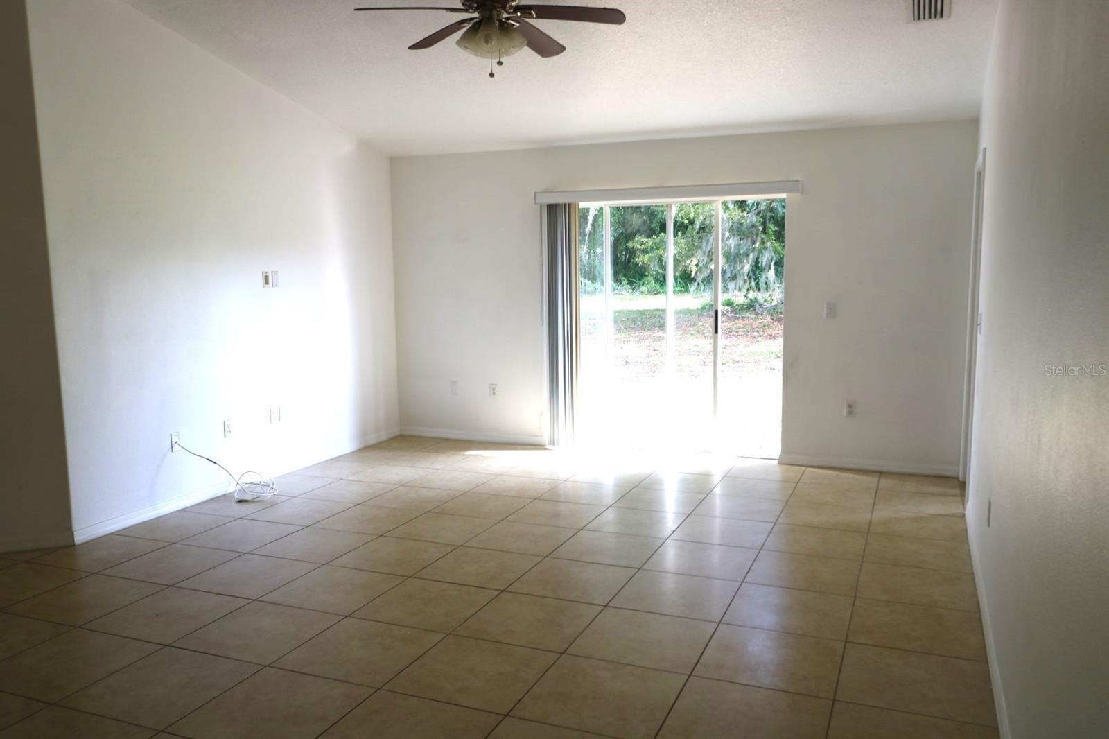 3909 ROLLINGSFORD CIR photo 5