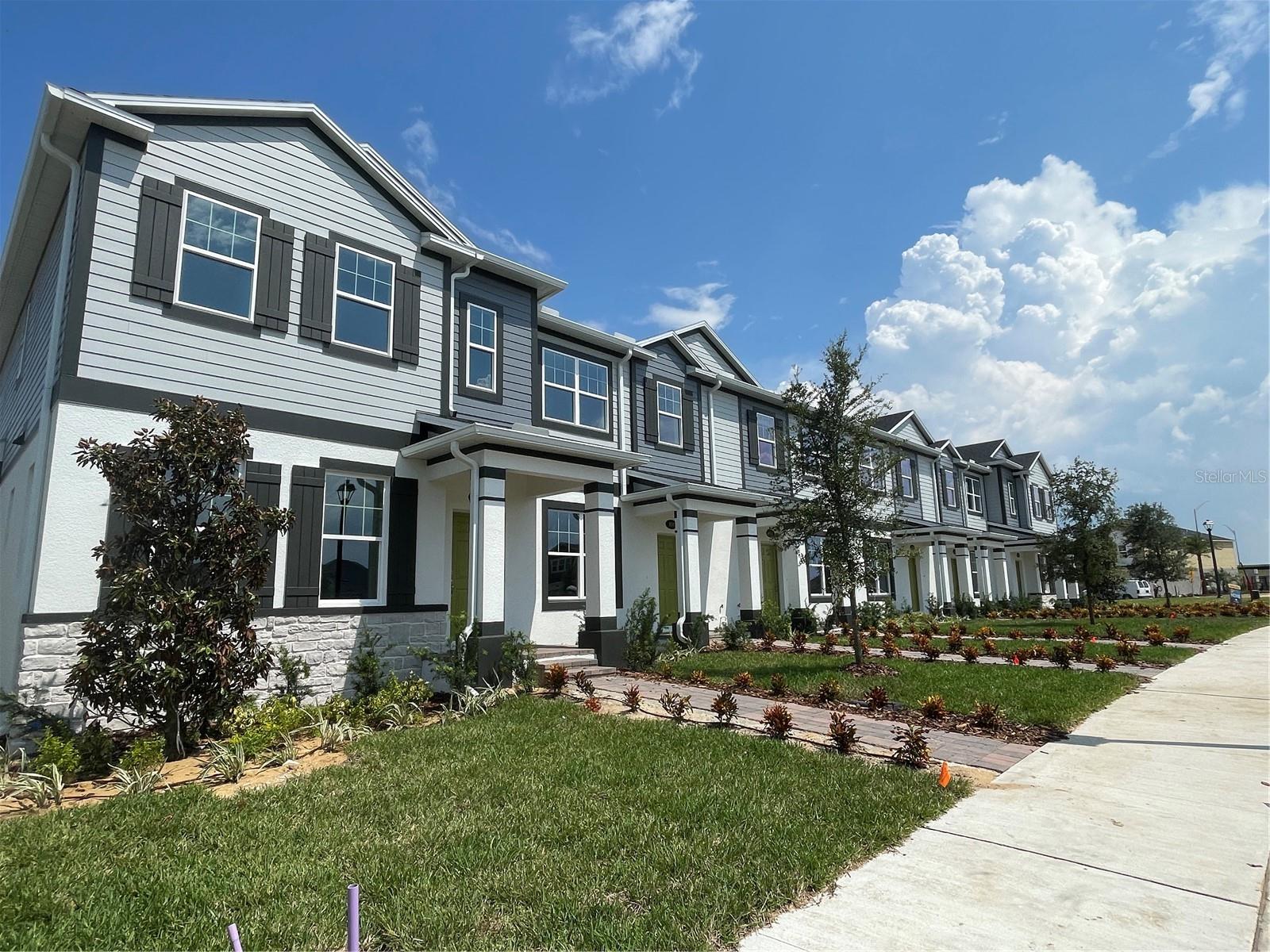 726 POINTE EMERSON BLVD photo 4