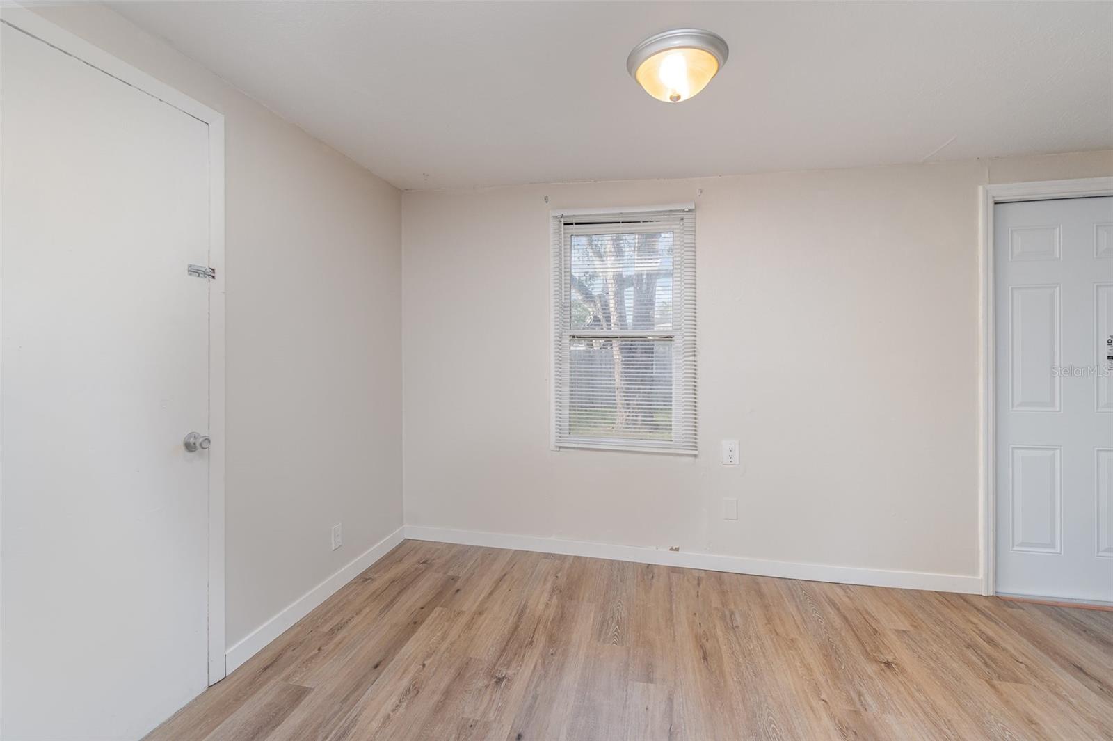 281 GROVE RD #B photo 4