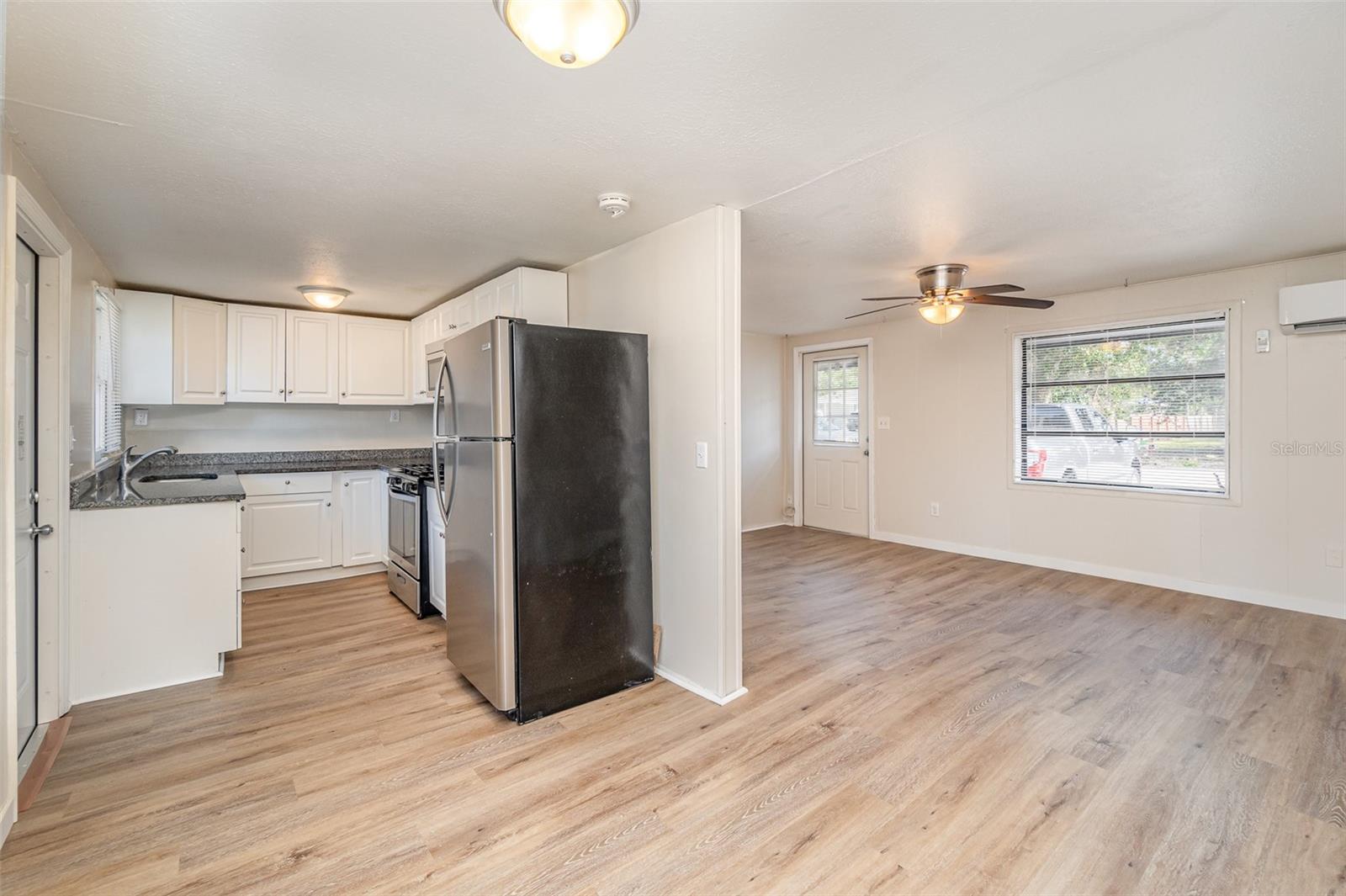 281 GROVE RD #B photo 5
