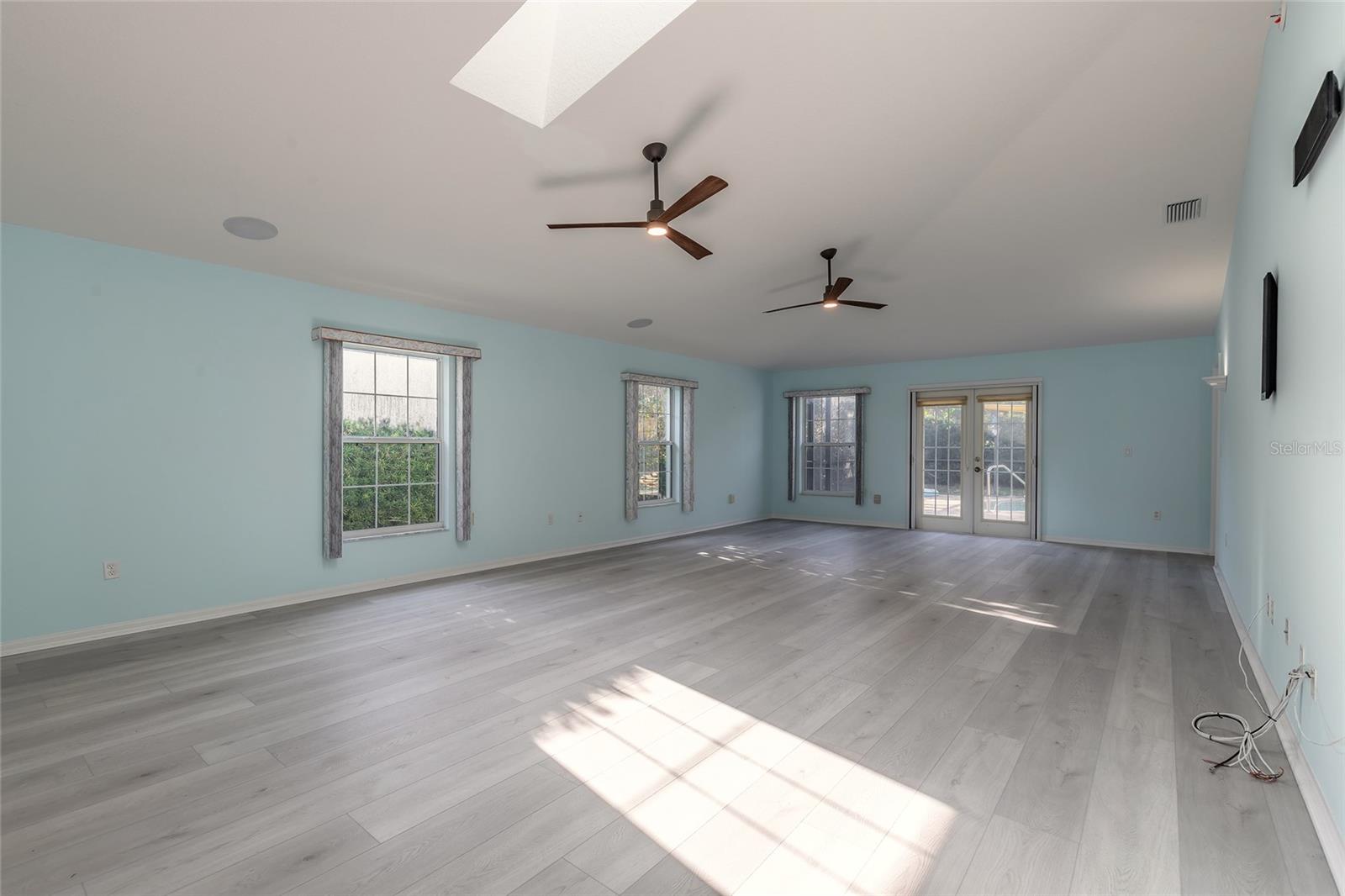 108 OCEAN DR photo 3