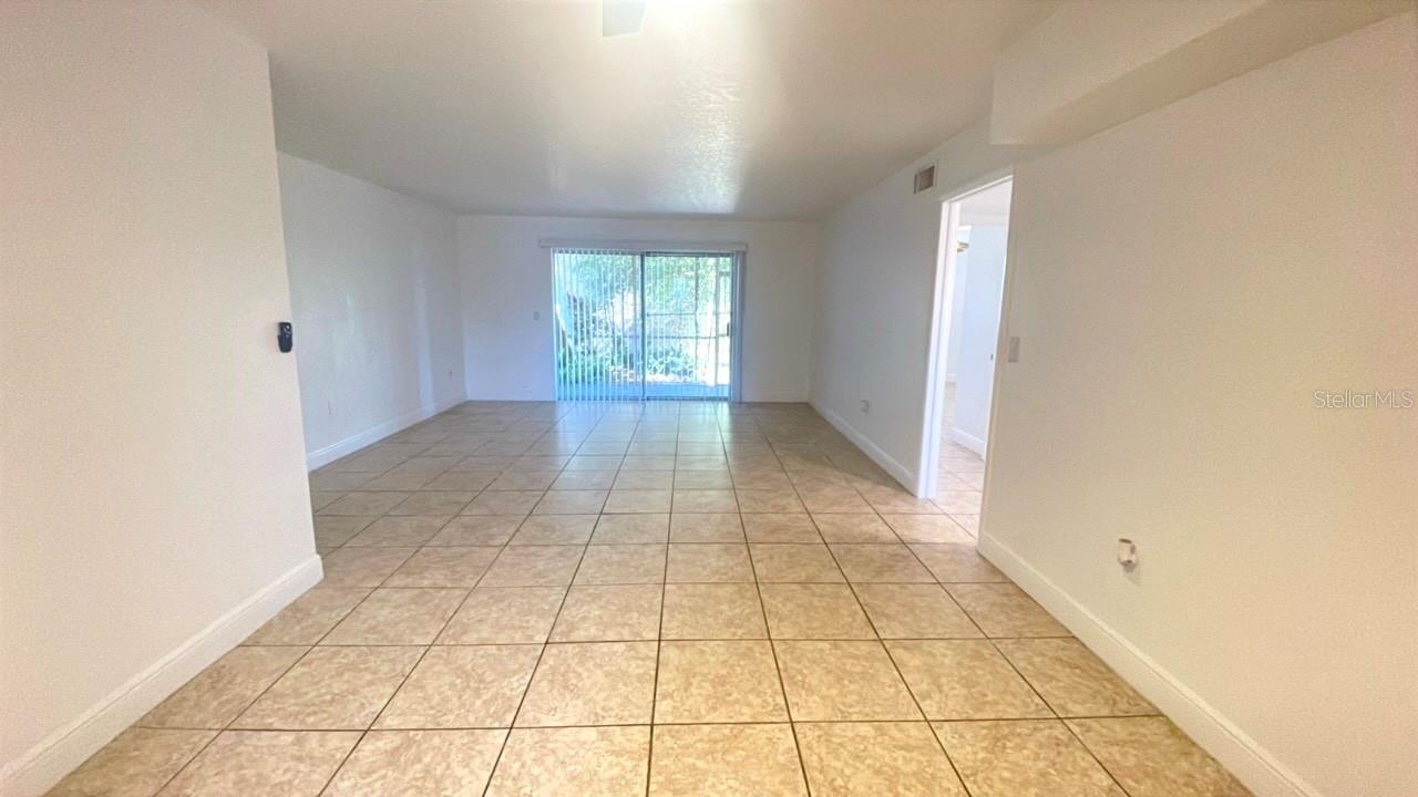 424 BANYON TREE CIR #102 photo 3