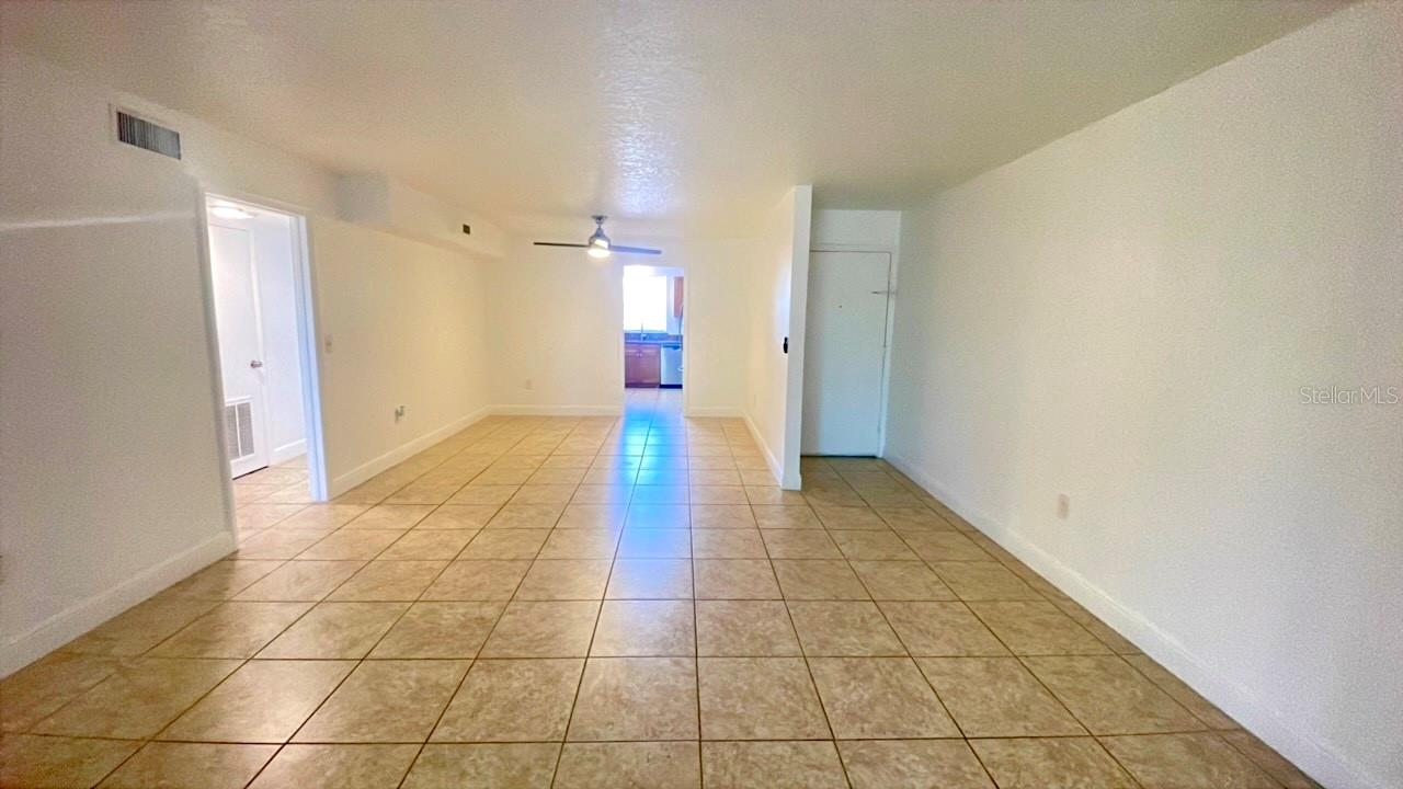 424 BANYON TREE CIR #102 photo 4