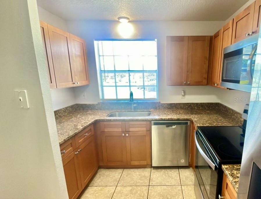 424 BANYON TREE CIR #102 photo 5